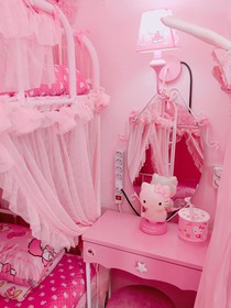 Pink  Bed And Breakfast Hostel