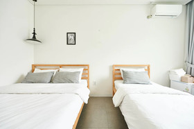 Queen House Hongdae