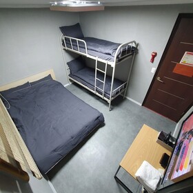 Seven Hostel