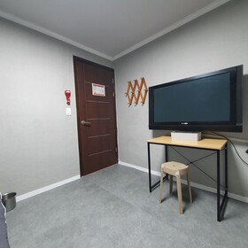 Seven Hostel