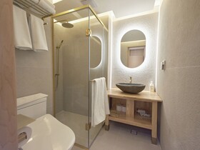 Uh Suite Seoul Square