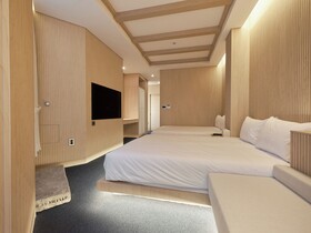 Uh Suite Seoul Square
