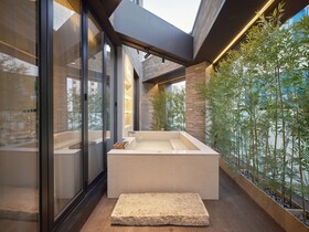 Uh Suite Seoul Square