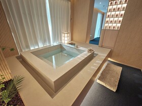 Uh Suite Seoul Square
