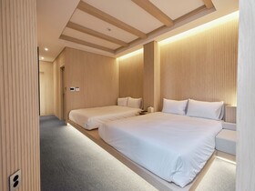Uh Suite Seoul Square