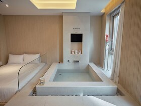 Uh Suite Seoul Square