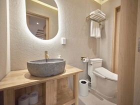 Uh Suite Seoul Square