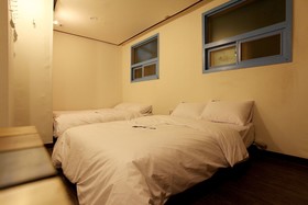 W mini hotel Hostel