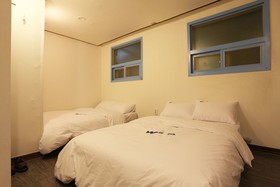 W mini hotel Hostel