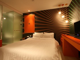 Y Hotel