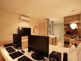 Y Hotel