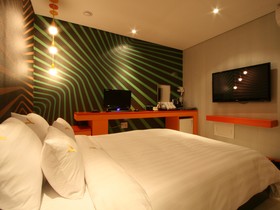 Y Hotel