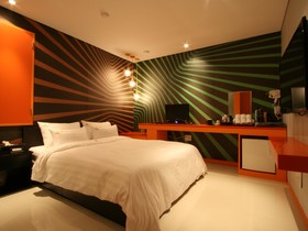 Y Hotel