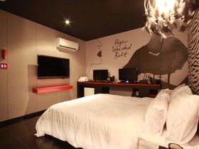 Y Hotel