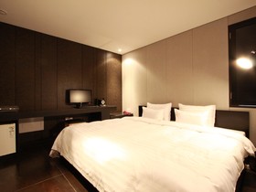 Y Hotel