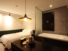 Y Hotel