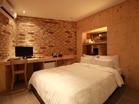 Y Hotel