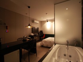 Y Hotel