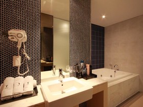 Y Hotel
