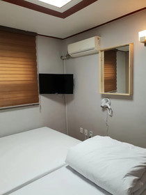 Young Stay Hostel