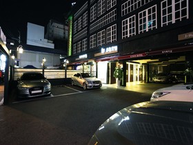 Yuwon Hotel