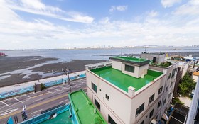 Oido Red Lighthouse Hotel