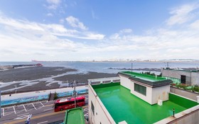 Oido Red Lighthouse Hotel