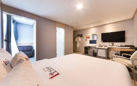 Oido Red Lighthouse Hotel