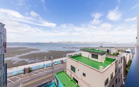 Oido Red Lighthouse Hotel