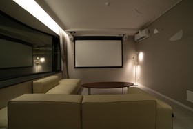 The Hyoosik Aank Hotel