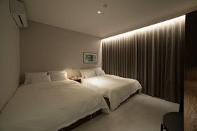 The Hyoosik Aank Hotel