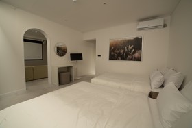 The Hyoosik Aank Hotel