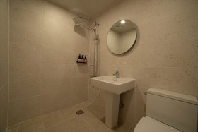 The Hyoosik Aank Hotel