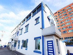 James Blue Guesthouse Hostel