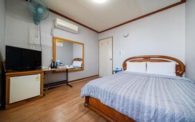 Two Wheels Motel