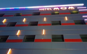 Hotel Mom