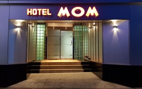 Hotel Mom