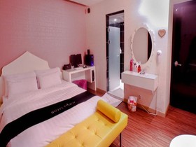 Lucy Motel