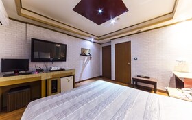 Suwon City Hall Station Soo