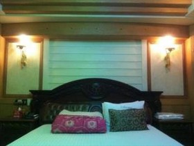 Sharp Motel