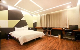 V Hotel