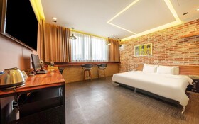 V Hotel