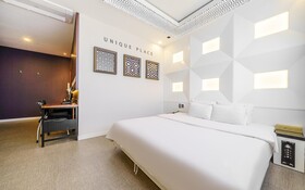 V Hotel