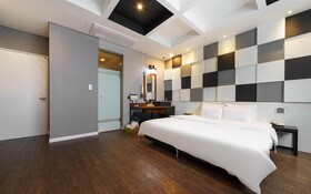 V Hotel