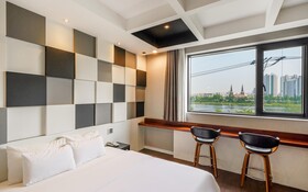 V Hotel