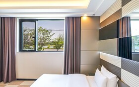 V Hotel
