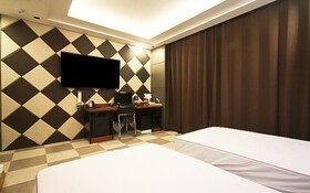 V Hotel