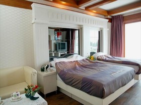 Mountain & Ocean Hotel