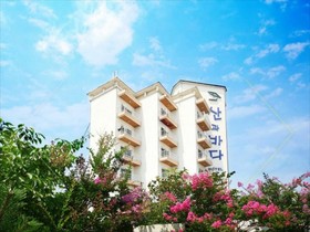 Mountain & Ocean Hotel