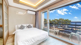 Yangyang Haettuneonchangmoon Pension